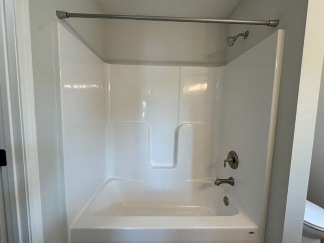Building Photo - Oakley - Modern Three Bedroom
