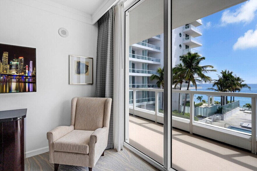 Building Photo - 4391 Collins Ave