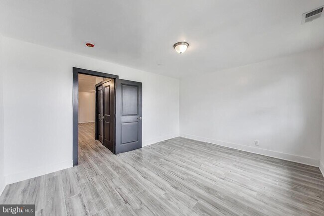 Building Photo - 3918 10th St NE
