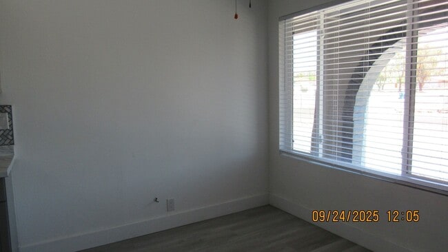 Building Photo - 3 bedroom 2 bathroom with Solar!!!!