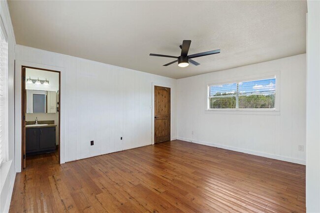 Building Photo - 2351 Skyline Dr