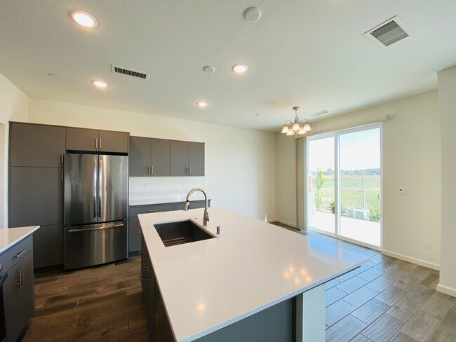 Building Photo - $2,395 Alluvial & Fowler, 3 Bedroom Home -...