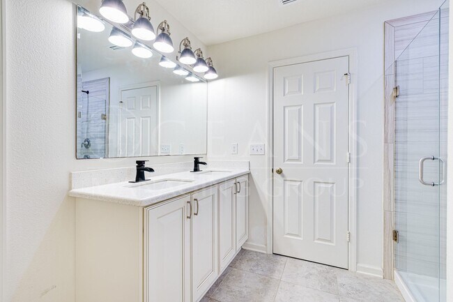 Building Photo - Spacious 4 Bedroom Home with Loft – Prime ...