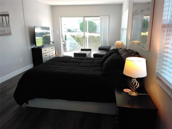 Building Photo - 1235 S Highland Ave