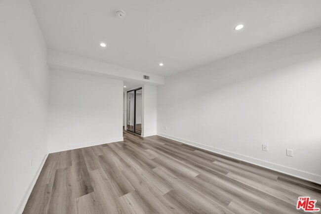 Building Photo - 7453 Haskell Ave