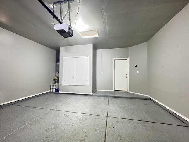 Building Photo - Only 4 years new!