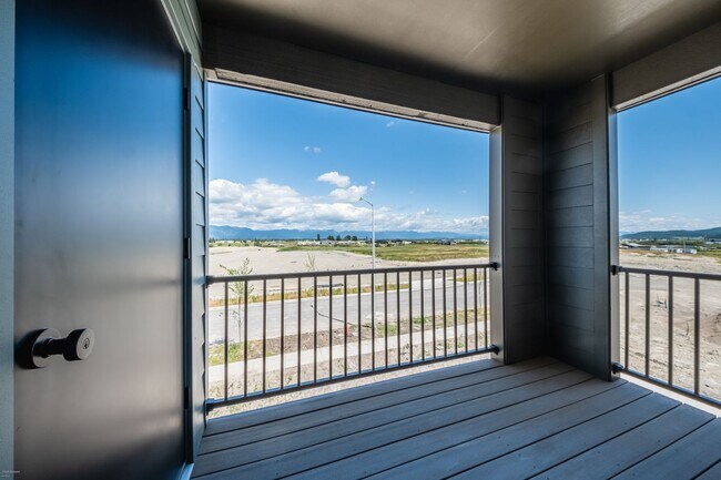 Building Photo - 2 bed 1 bath Modern Apartment - 1134 sqft (First month HALF off)