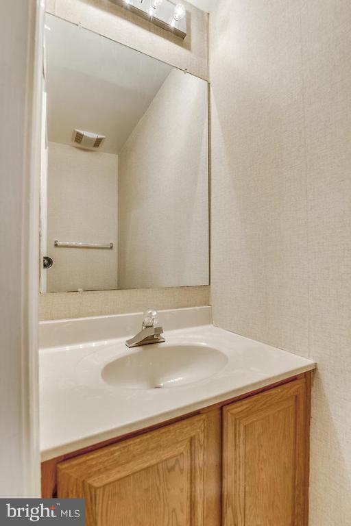 Building Photo - 1809 N Uhle St