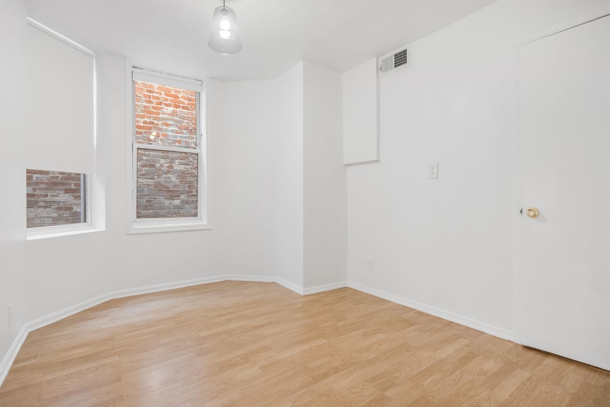 Building Photo - 814 11th St NE