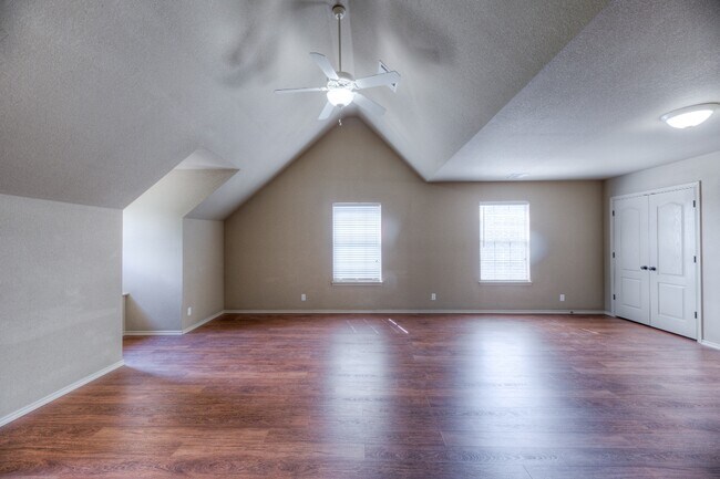 Building Photo - 1317 W Dover St