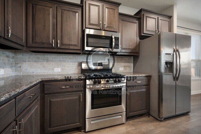 Building Photo - 1036 Cushing Dr