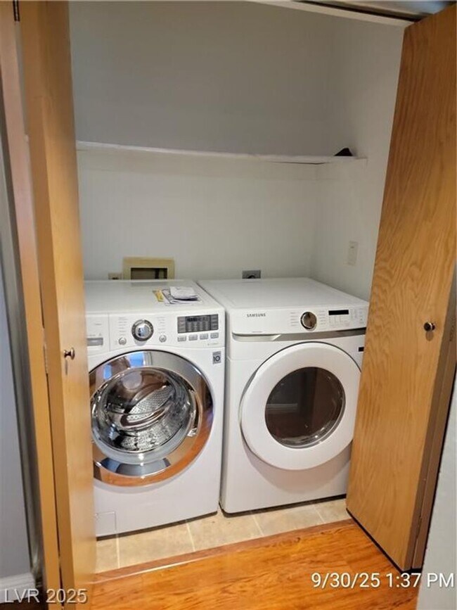Building Photo - Inviting 2-Bedroom Condo with Pool, Spa & ...