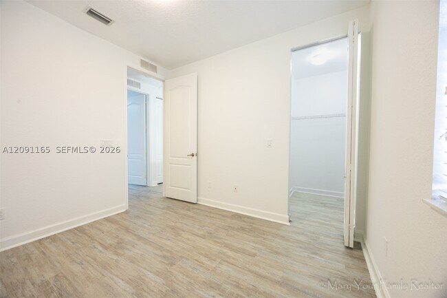Building Photo - 3841 Aspen Leaf Dr