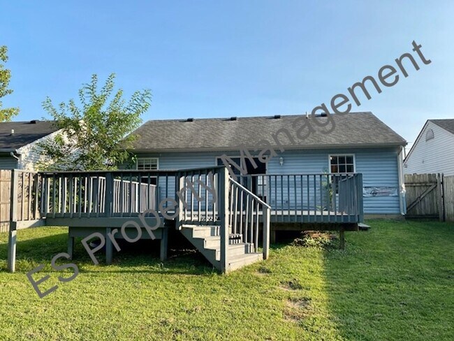Building Photo - Great 3 Bedroom 2 Bathroom Ranch Style Hom...