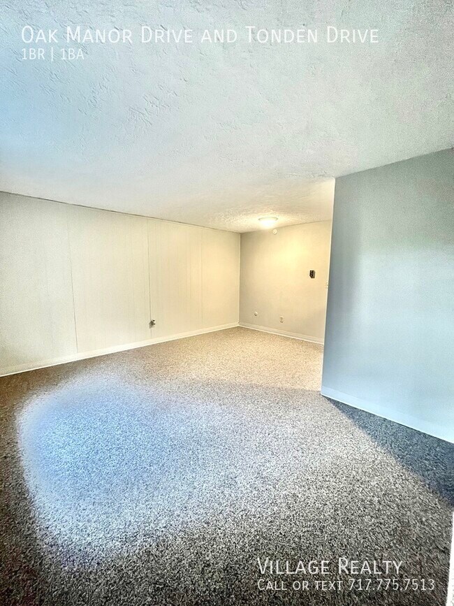 Building Photo - FEW STEPS, No one above or below! Cozy 1-B...