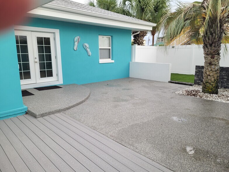 Back Patio - 438 Cardinal Ave