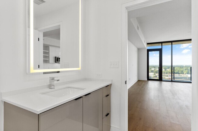 Building Photo - Studio Apartment in West Midtown!