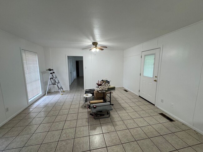 Building Photo - Beautiful Central Waco Home