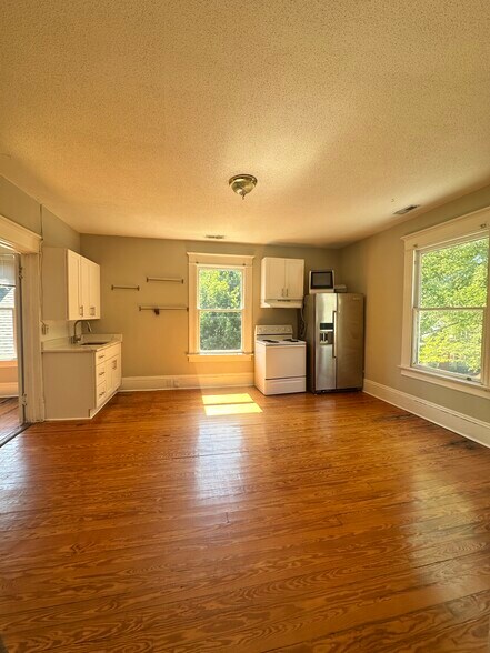 Kitchen - 501 Cutler St