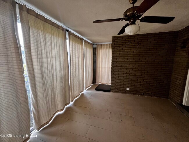 Building Photo - 607 Southview Dr