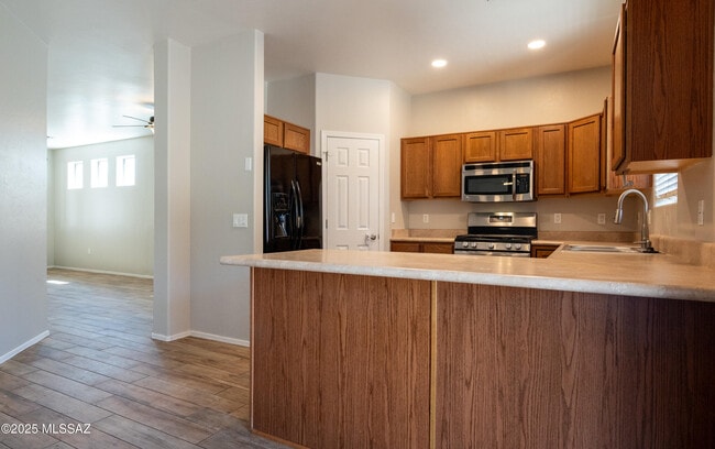 Building Photo - 27 W Camino Rancho Quito