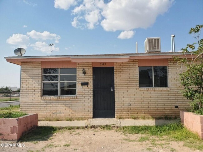 Primary Photo - 701 Hilton Ave