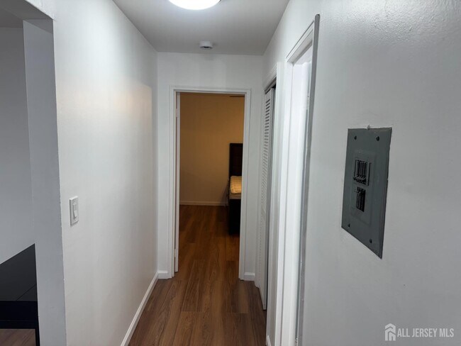 Building Photo - 400 Cranbury Rd