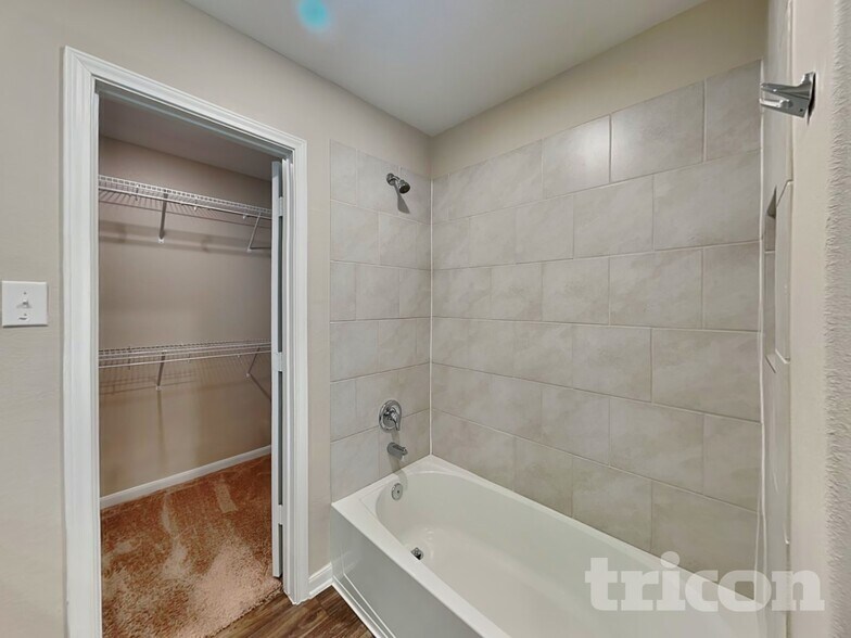 Building Photo - 747 Wonderland Trail