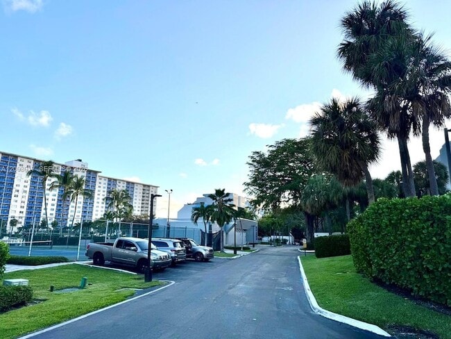 Building Photo - 336 Poinciana Island Dr