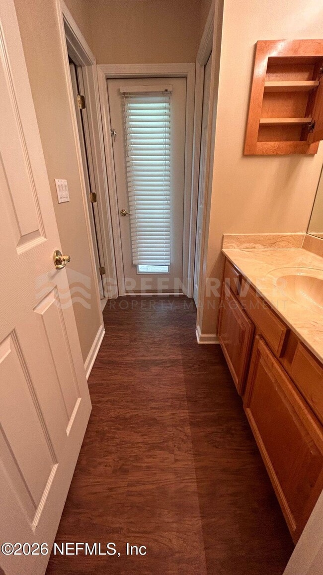 Building Photo - 2522 Willow Creek Dr