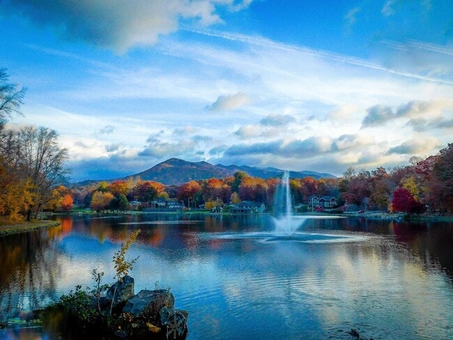 Building Photo - Black Mountain Gem Near Lake Tomahawk!