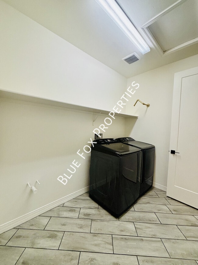 Building Photo - 8038 N Purple Aster Pl