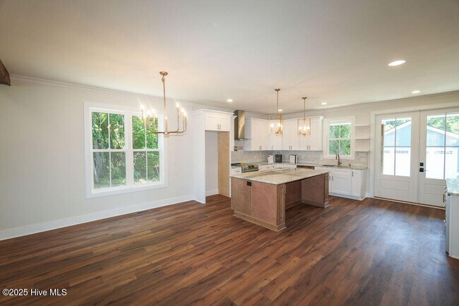 Building Photo - 476 Yadkin Rd