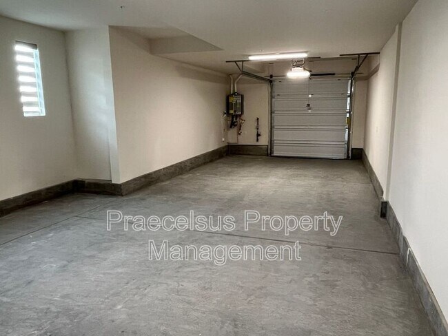 Building Photo - 1475 Suwerte Ave