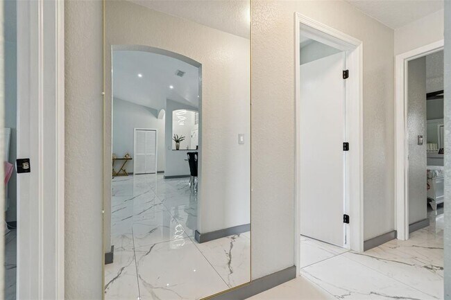 Building Photo - 1062 Greenturf Rd