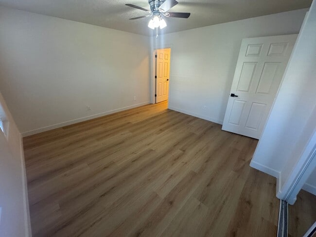 Building Photo - 75 E Roundy Mountain Rd