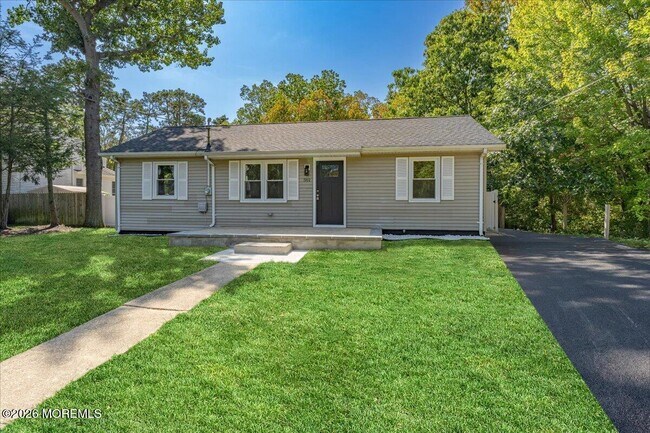 Building Photo - 501 Azalea Dr