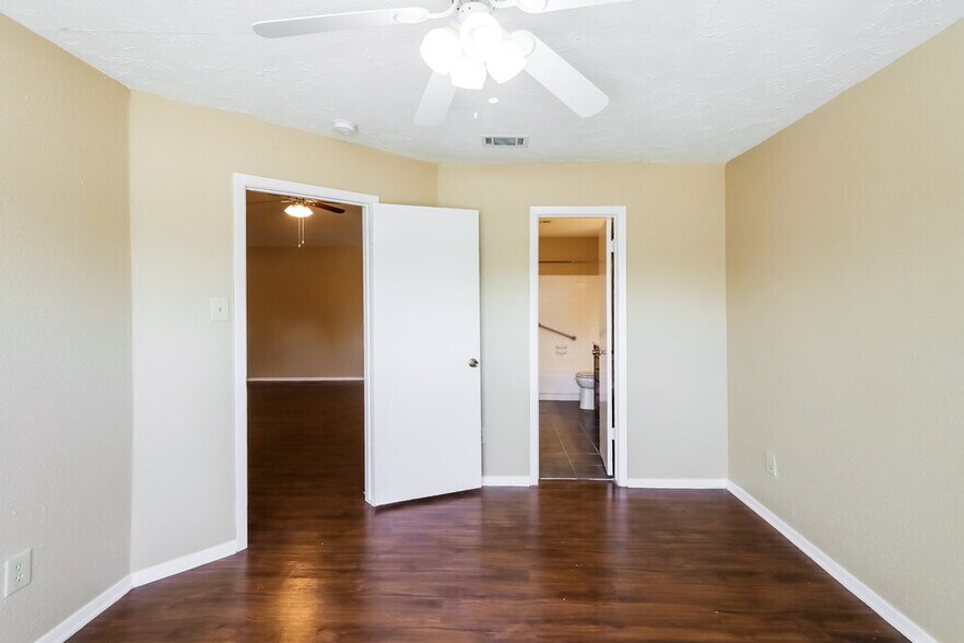 Building Photo - 13427 Boonway Dr