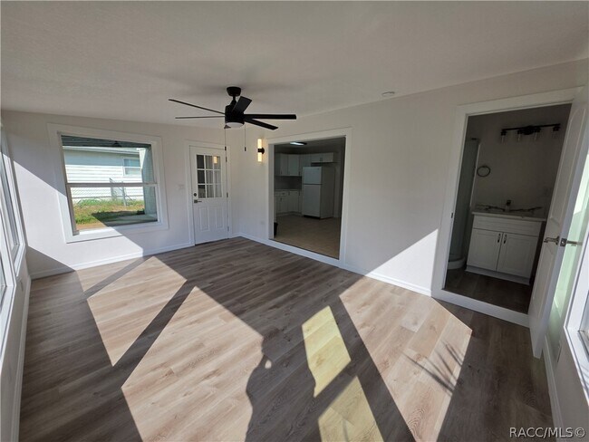 Building Photo - 4450 Essex Ln