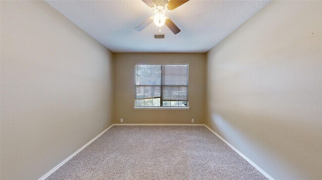 Building Photo - 6007 Baldwin Elm St