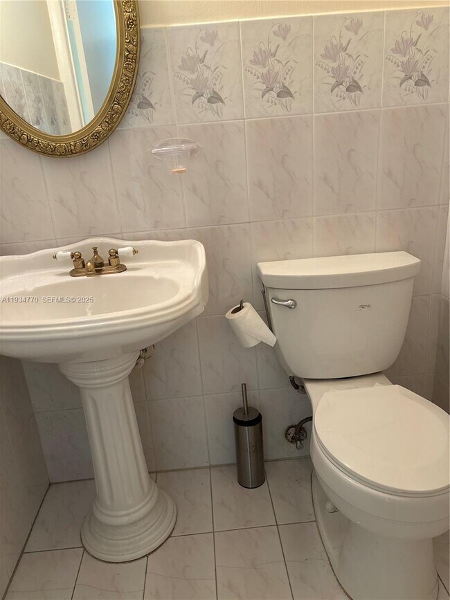 Building Photo - 1825 S Ocean Dr