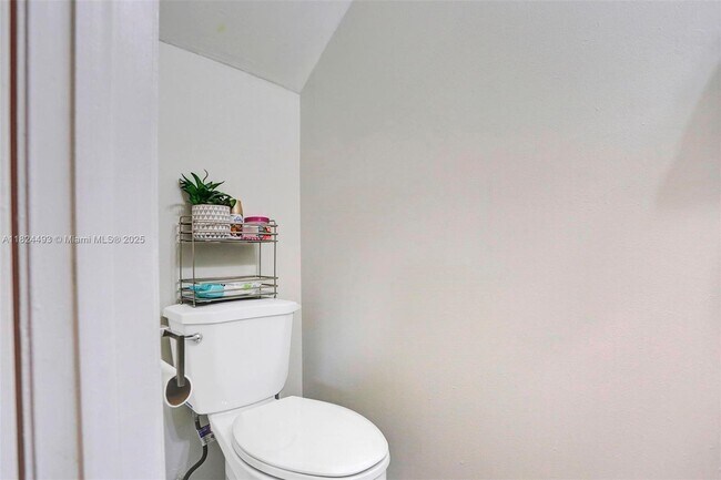 Building Photo - 10540 SW 154th Ct