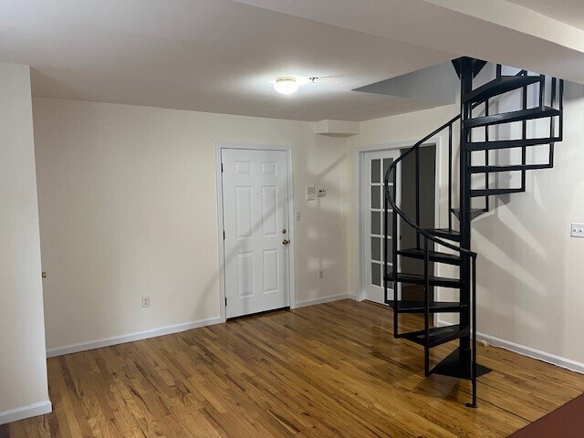 Building Photo - 419 5th St