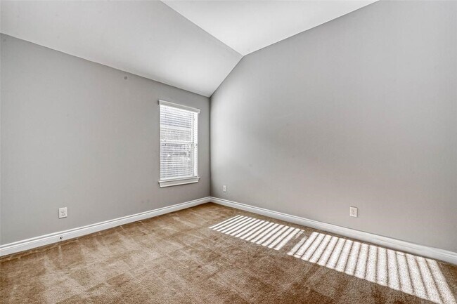 Building Photo - 5523 Stoneridge Ct