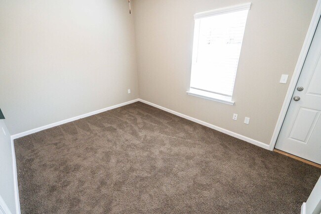 Building Photo - 3/3 Condo in Mission Overlook-MOVE IN SPEC...