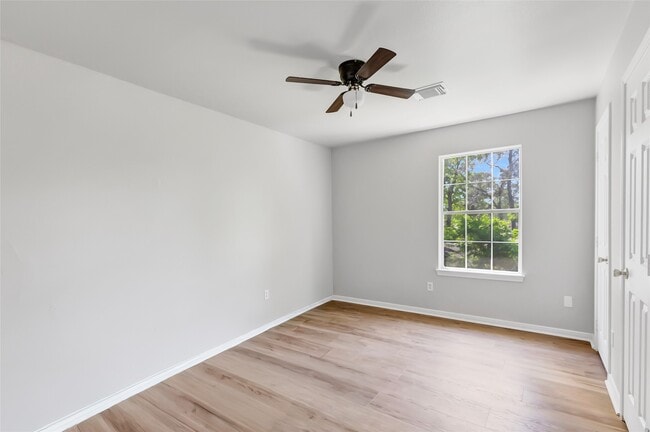 Building Photo - 10445 Wicklowe St