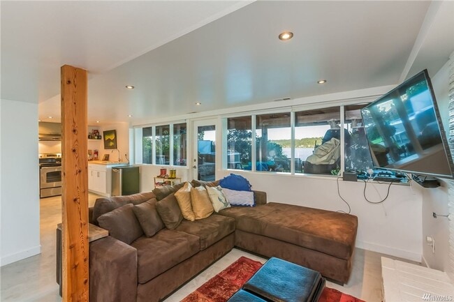 Building Photo - Stunning Lake Sammamish 50 Foot Waterfront...
