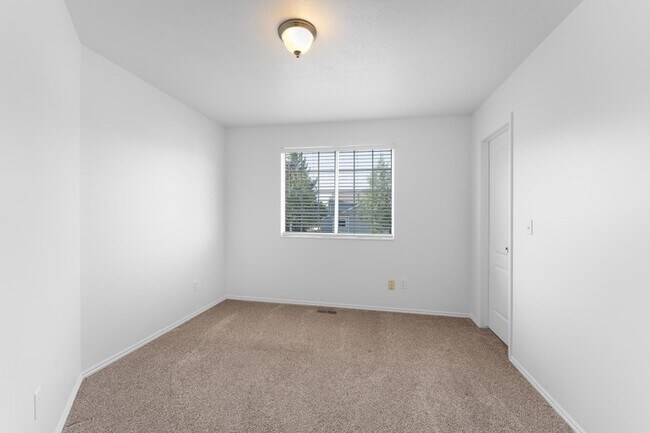 Building Photo - 557 E 8240 S