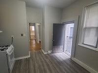 Building Photo - 10 Abbotsford St