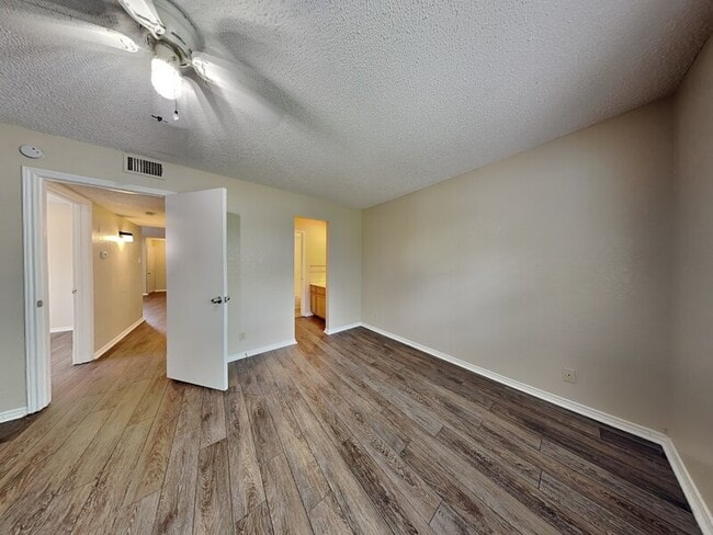 Building Photo - 836 White Rock St